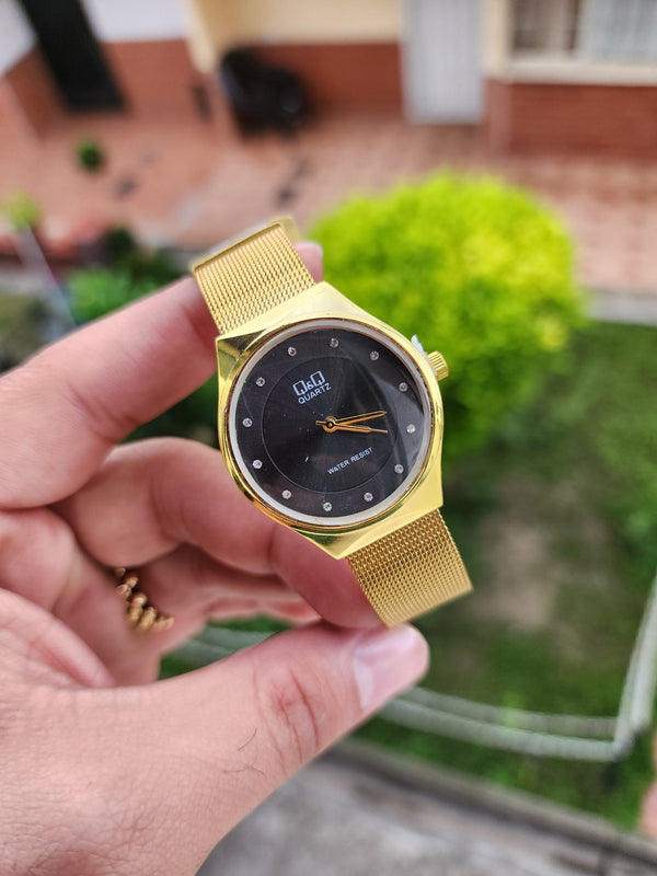 RELOJ Q&Q DORADO DIAMANTADO DE LUJO PARA MUJER + ENVÍO GRATIS